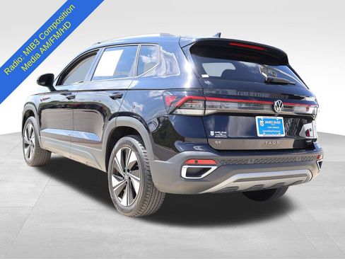 Used 2025 Volkswagen Taos SE AWD/4WD image 3