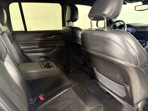 Used 2023 Jeep Grand Cherokee Altitude image 17