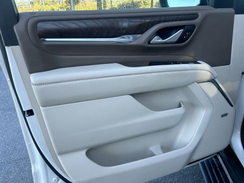 Used 2022 GMC Yukon Denali w/ Denali Premium Package image 14