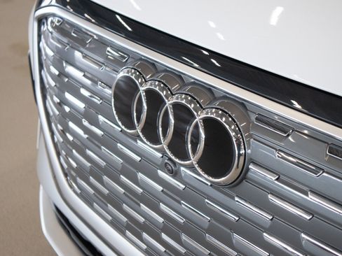 Used 2025 Audi Q4 e-tron Premium Plus w/ Premium Plus AWD/4WD image 34