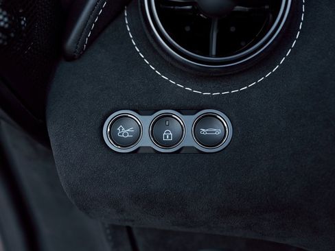 Used 2026 McLaren 750S Spider image 47