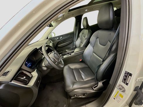 Used 2023 Volvo XC60 B5 Core image 13