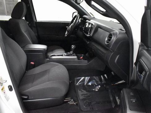 Used 2017 Toyota Tacoma TRD Off-Road w/ Tow Package (A/T) image 12