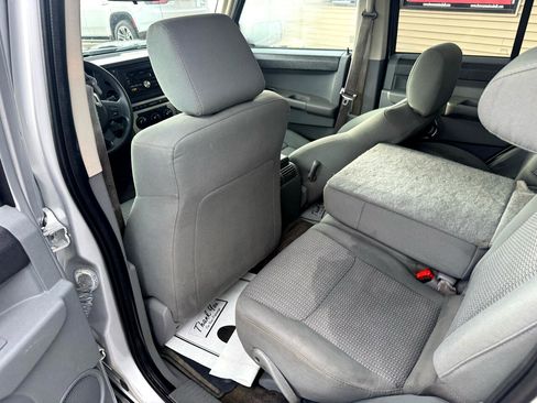 Used 2007 Jeep Commander Sport image 10