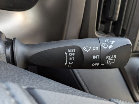 Used 2016 Toyota RAV4 LE FWD image 25