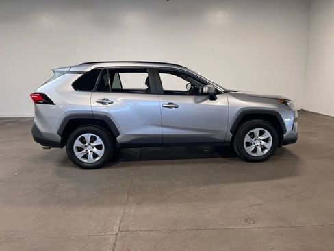 Used 2021 Toyota RAV4 LE image 2