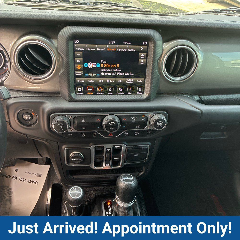 Used 2018 Jeep Wrangler Unlimited Sahara AWD/4WD image 10