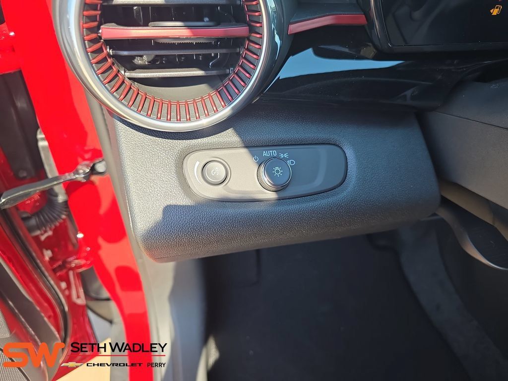 New 2026 Chevrolet Trax RS w/ Sunroof Package FWD image 27