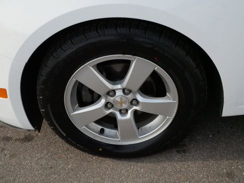 Used 2015 Chevrolet Cruze LT image 16