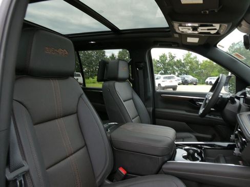 New 2026 Chevrolet Suburban High Country AWD/4WD image 10