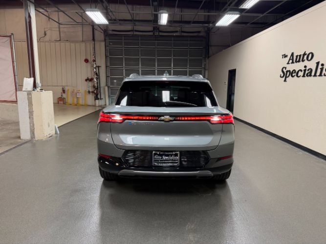 Used 2024 Chevrolet Equinox EV LT AWD/4WD image 3