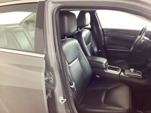 Used 2018 Chrysler 300 Limited w/ Safetytec Plus Group AWD/4WD image 8
