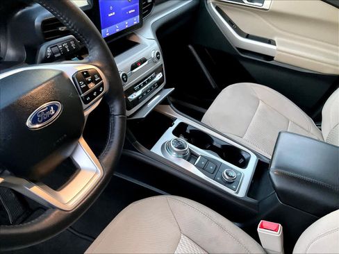 Used 2024 Ford Explorer XLT image 35