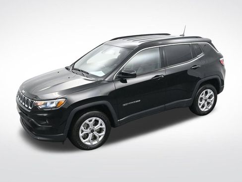 Used 2025 Jeep Compass Latitude image 21
