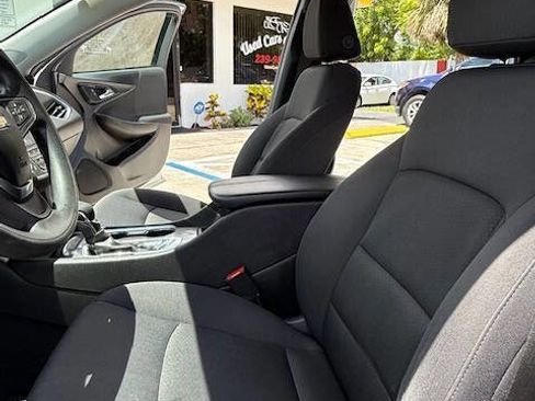 Used 2021 Chevrolet Malibu LT image 9