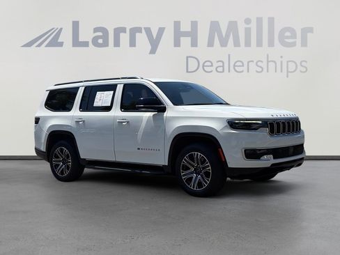 Used 2025 Jeep Wagoneer 4WD image 8