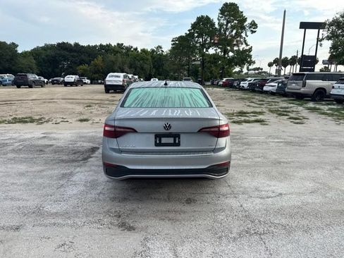 Used 2024 Volkswagen Jetta SE FWD image 18