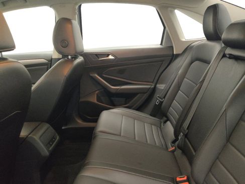 Used 2021 Volkswagen Jetta SE w/ SE Cold Weather Package image 18