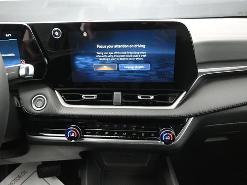 New 2026 Chevrolet Equinox LT w/ Convenience Package II FWD image 15