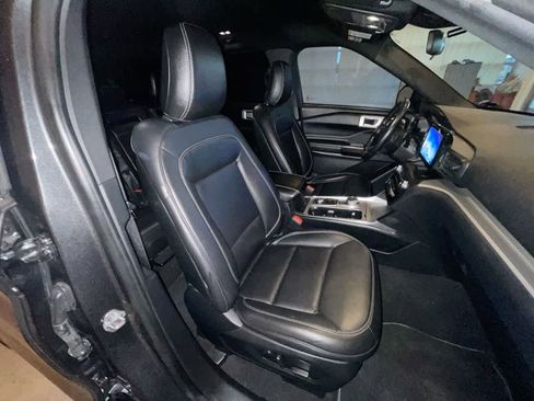 Used 2020 Ford Explorer XLT w/ Equipment Group 202A image 25