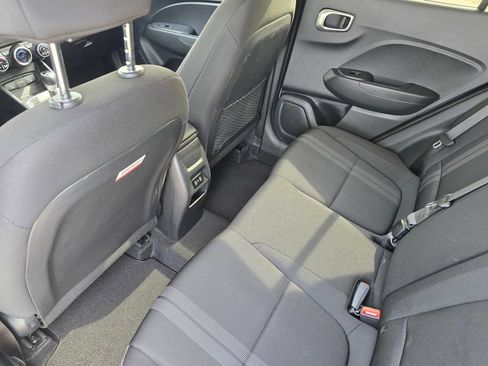 Used 2025 Hyundai Venue SEL FWD image 12