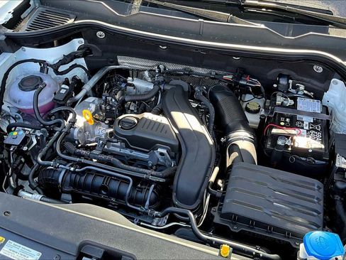 New 2025 Volkswagen Taos SE FWD image 17