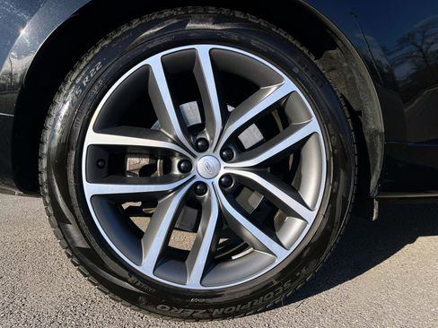 Used 2025 Land Rover Range Rover SE image 9