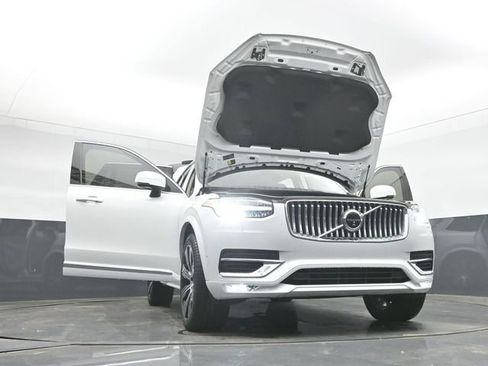 Used 2023 Volvo XC90 B6 Ultimate w/ Lounge Package image 56
