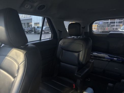 Used 2022 Ford Explorer XLT w/ Equipment Group 202A image 11