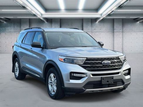 Used 2022 Ford Explorer XLT w/ Equipment Group 202A AWD/4WD image 23