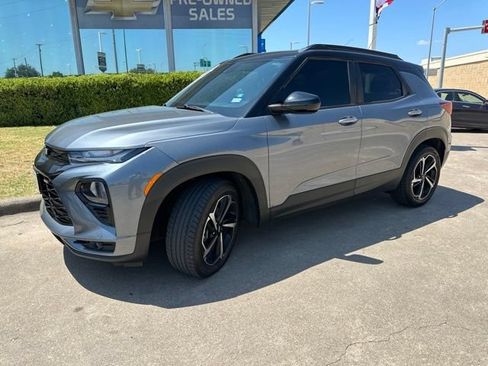 Used 2021 Chevrolet TrailBlazer RS w/ Sun and Liftgate Package FWD image 2