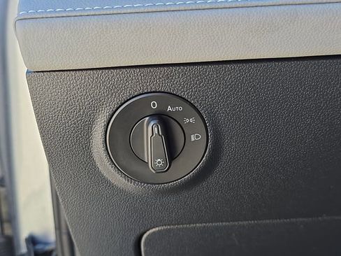 Used 2024 Volkswagen Taos SE image 29