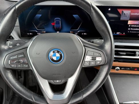 Used 2023 BMW i4 eDrive35 w/ Premium Package RWD image 9
