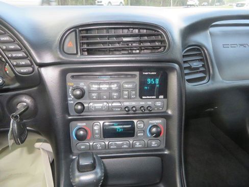 Used 2001 Chevrolet Corvette Coupe w/ Preferred Equipment Group2 image 15