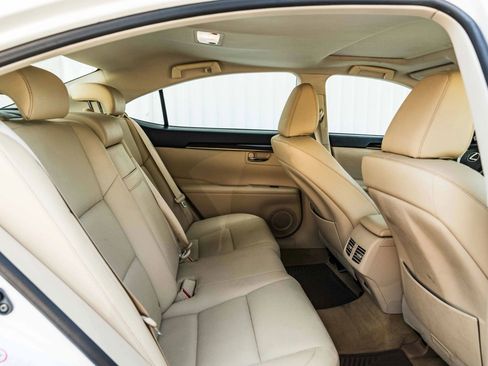 Used 2014 Lexus ES 350 w/ Premium Package FWD image 30