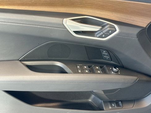 Used 2022 Audi e-tron GT Premium Plus image 17