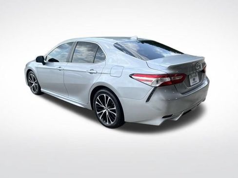 Used 2020 Toyota Camry SE FWD image 5