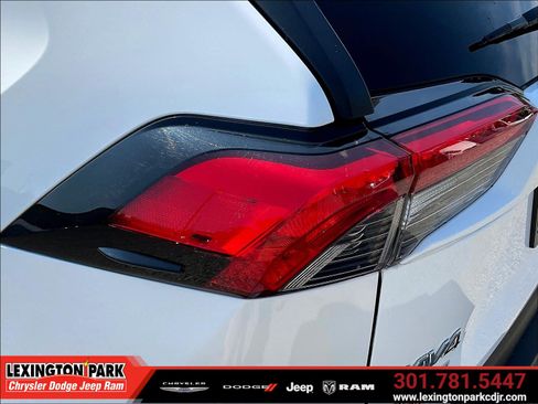 Used 2019 Toyota RAV4 XLE AWD/4WD image 22