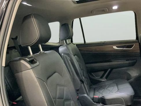 Used 2024 Volkswagen Atlas SE w/ Panoramic Sunroof Package AWD/4WD image 19