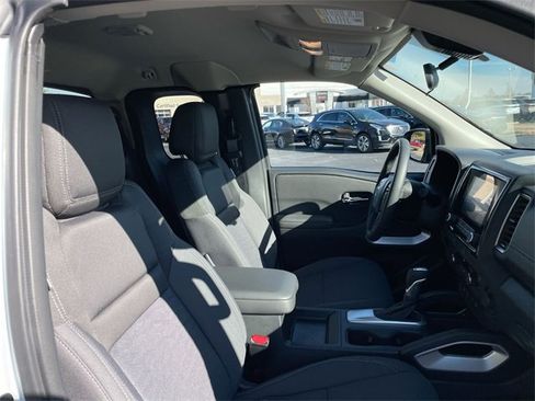 Used 2024 Nissan Frontier SV w/ SV Convenience Package image 13