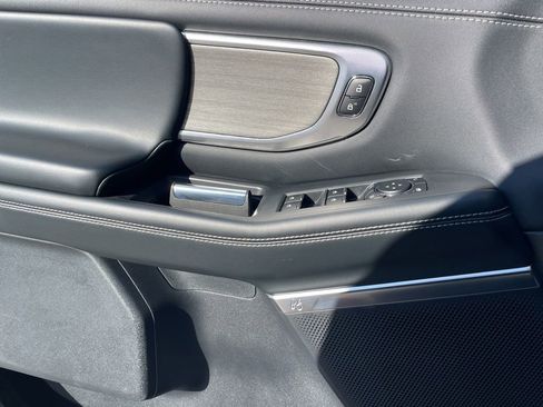 Used 2025 Ford Expedition Max Platinum image 18