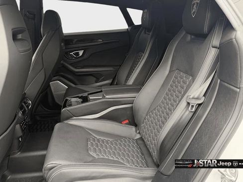 Used 2022 Lamborghini Urus image 16