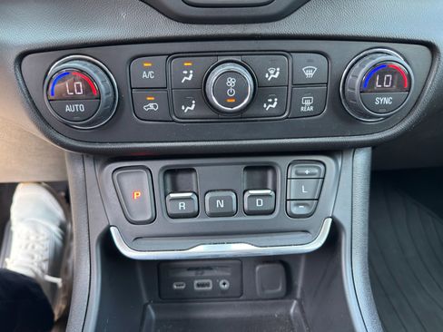Used 2021 GMC Terrain SLT w/ Elevation Edition FWD image 15
