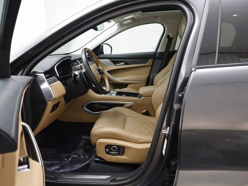 Used 2023 Jaguar F-PACE S image 5