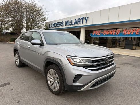 Used 2020 Volkswagen Atlas Cross Sport SE w/ Panoramic Sunroof Package image 2
