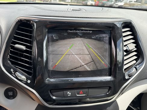 Used 2019 Jeep Cherokee Limited AWD/4WD image 24