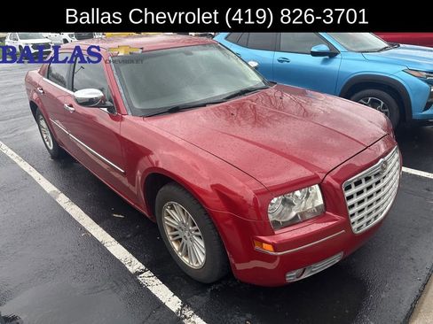 Used 2010 Chrysler 300 Touring Plus RWD image 2