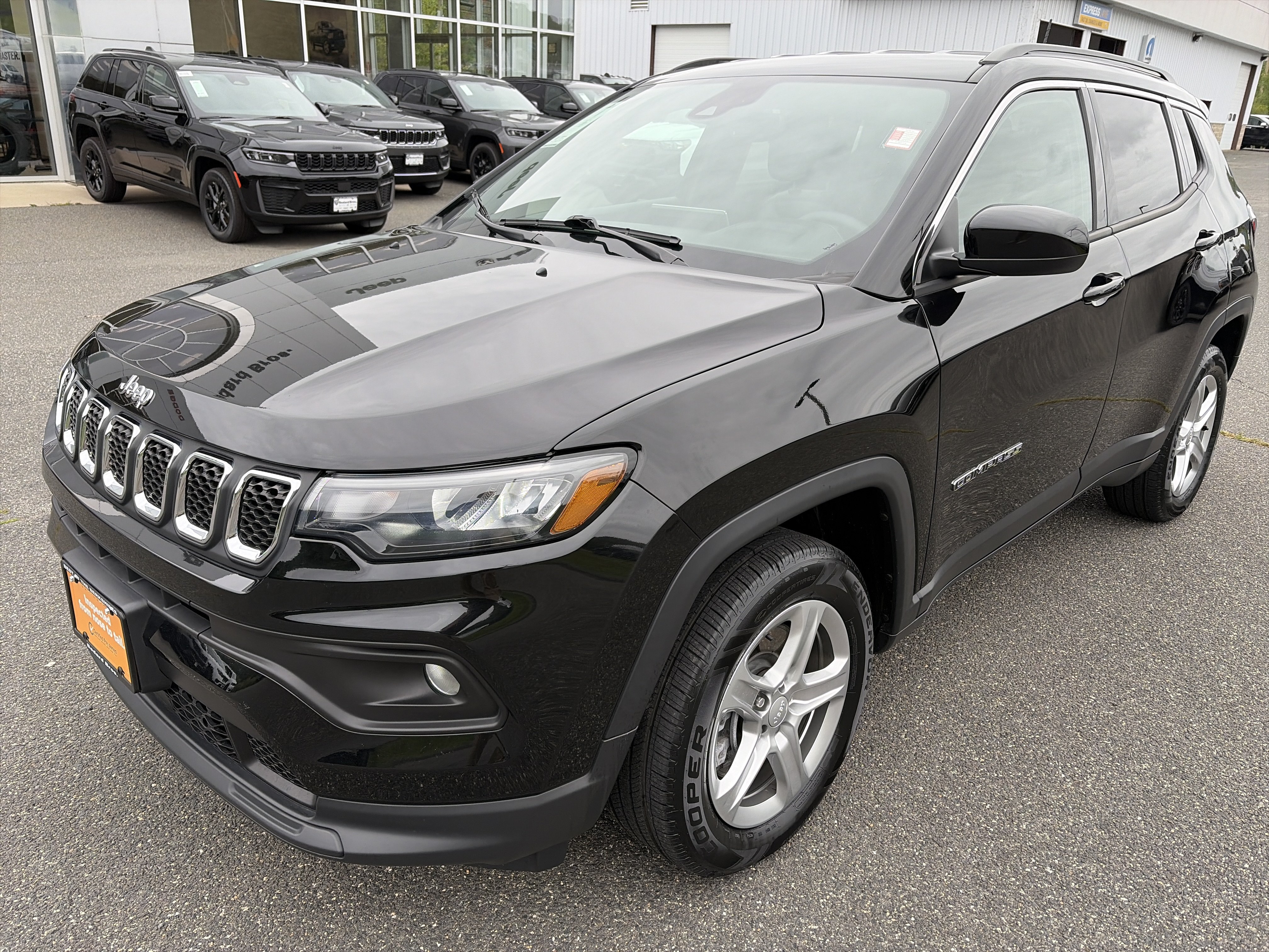 Certified 2023 Jeep Compass Latitude w/ Convenience Group AWD/4WD image 1