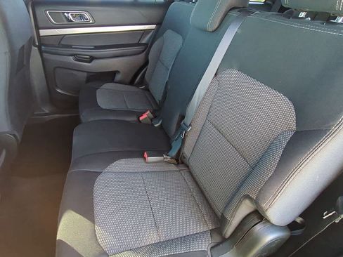 Used 2018 Ford Explorer XLT image 17