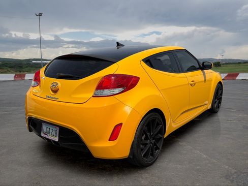 Used 2013 Hyundai Veloster w/ Style Pkg FWD image 3